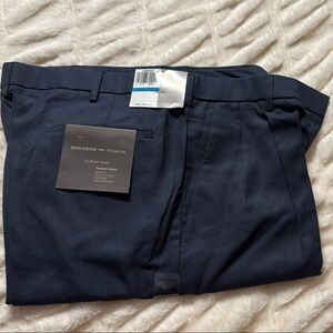Dockers Premium Navy Chinos 36x29 NWT pleated, relaxed fit. Filbert Pant
